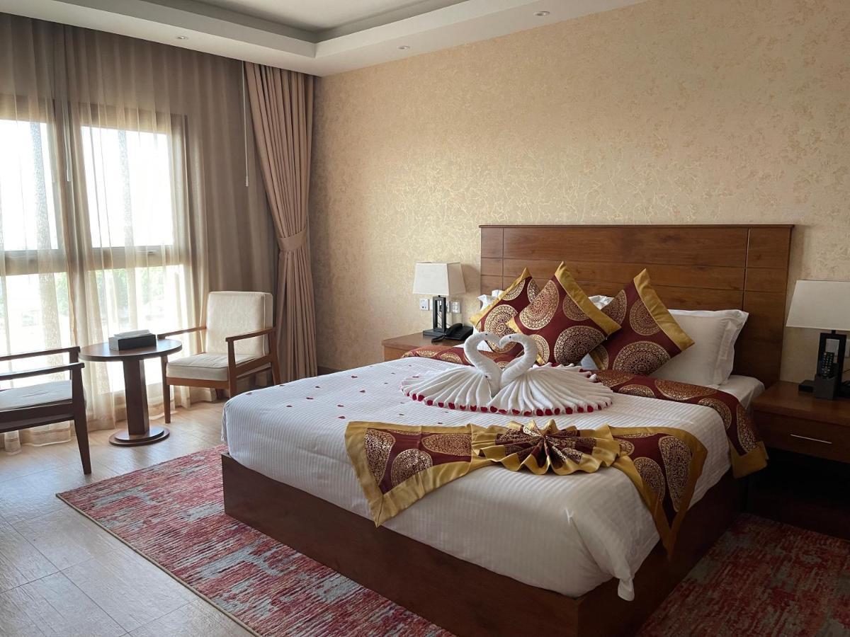 Alsahwa Hotel Seeb Exterior foto